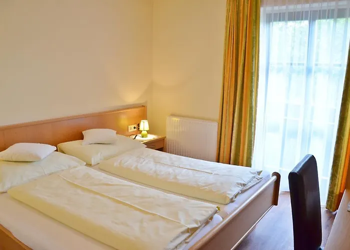 招待所 霍费巴乌古特酒店 3*